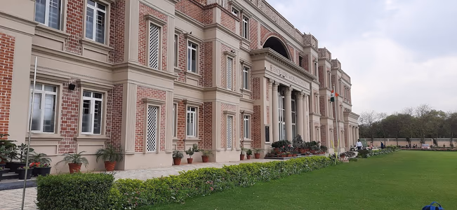 Excellere World School