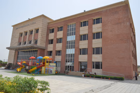 Amity International School, Vrindavan Colony, Lucknow School Building