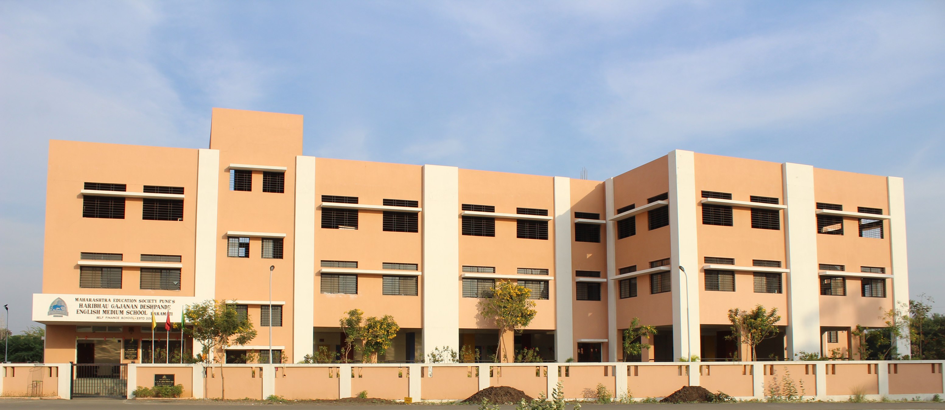 MES's English Medium School, Baramati, Pune School BuildingImage 1