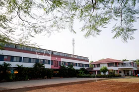 St. Mathews Academy And Junior College, Uruli Devachi, Pune School Building