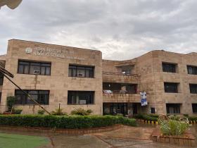 Navyug School, Gole Market, Delhi School Building