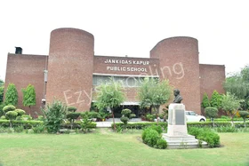 Jankidas Kapur Public School, Thana Darwaja, Sonipat School Building