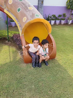 The Li'l Geniuses School Gallery 21