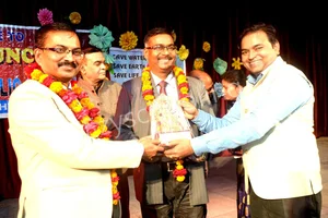 Bright Brain Public Collegiate Gallery 37