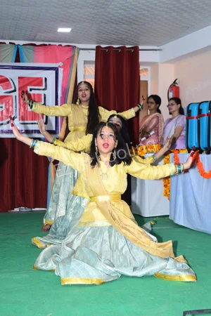 New Public College Gallery 11