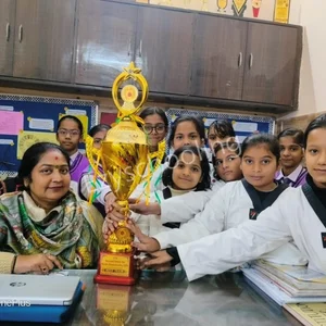 Das Universal Academy Gallery 7