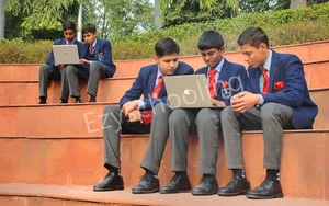 The Mann School Gallery 44