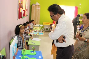 Laurus - The Universal School Gallery 8